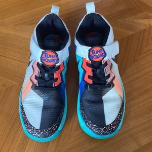 Boys Space Jam “Tune Squad “ sneakers